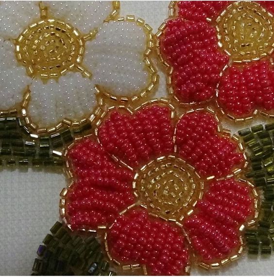 دوره صنایع دستی (دوختهای سنتی و تزیینات لباس)